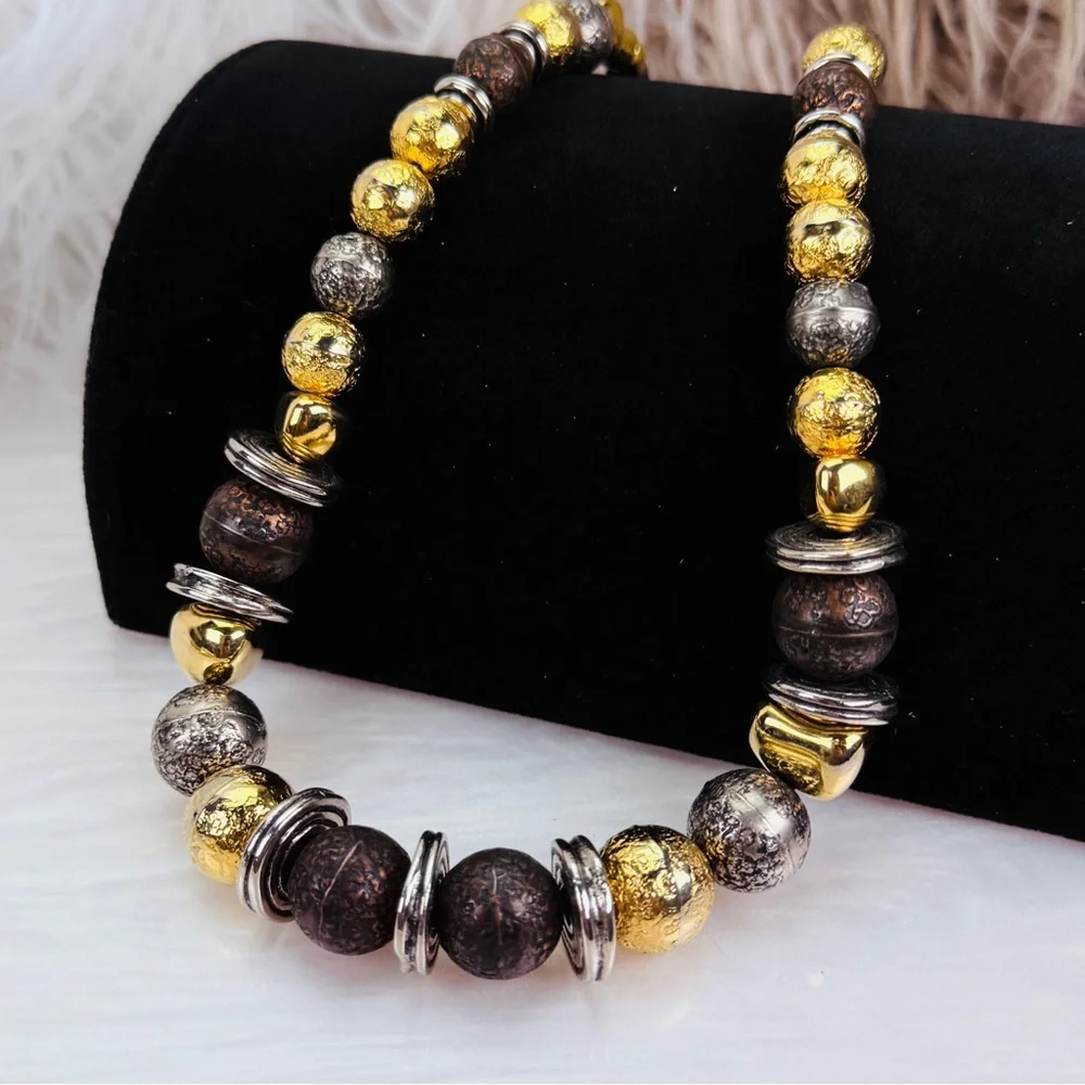 Mixed Metal Hammered Modern goldtone black Beaded Necklace.